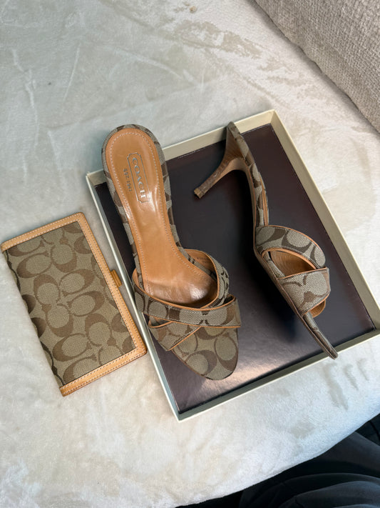 Vintage Coach Kitten heels